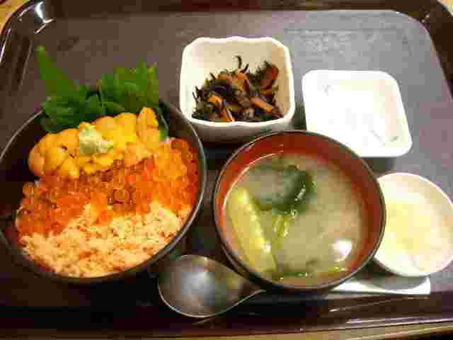中央食堂の海鮮丼