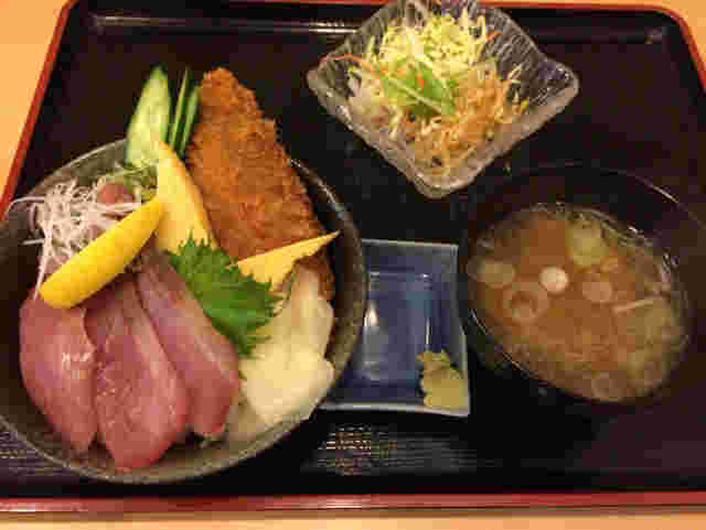 中央食堂の定食