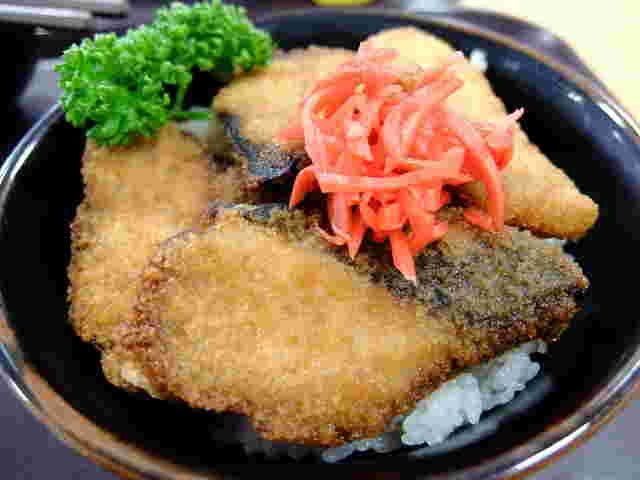 水産食堂のぶりカツ丼