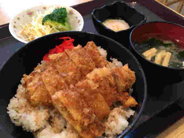 新ちゃん食堂の定食