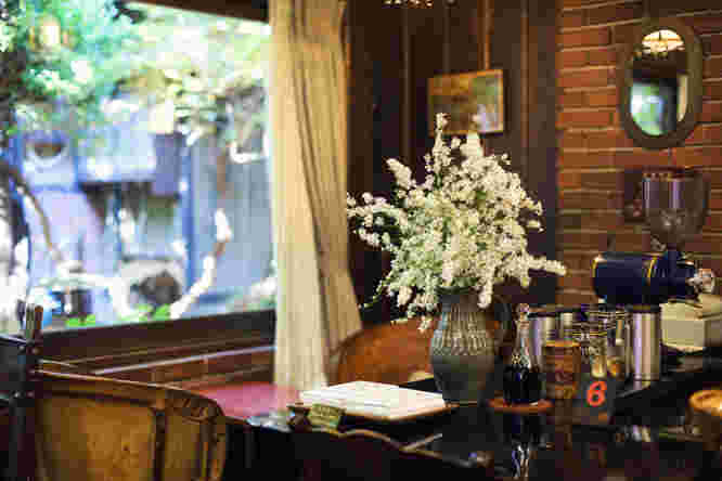 光原社 可否館の店内の様子