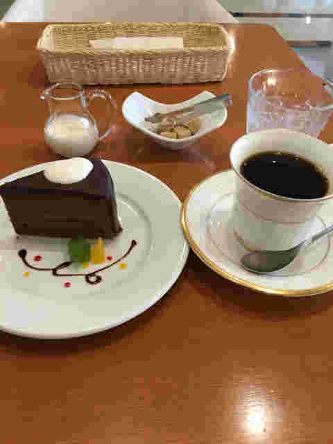 カフェ ポルト・ボヌールでティータイム