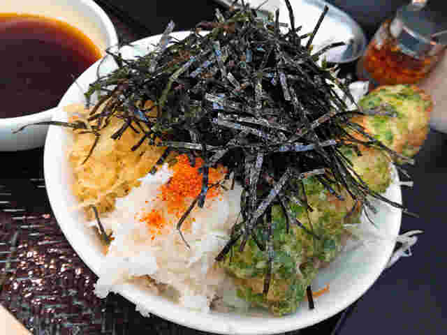 具材たっぷりの辛味おろしそば
