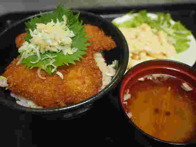 中央卸売市場のタレカツ丼