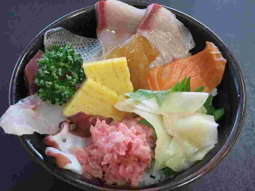 海鮮丼も人気