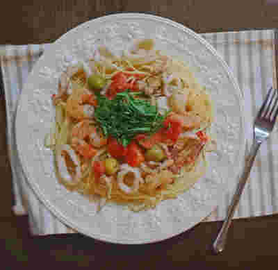トマトと魚介のペペロンチーノ