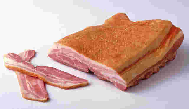 ベーコンの塊肉と切り落とし