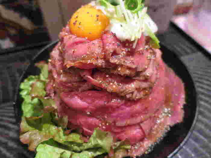 レッドロックのローストビーフ丼
