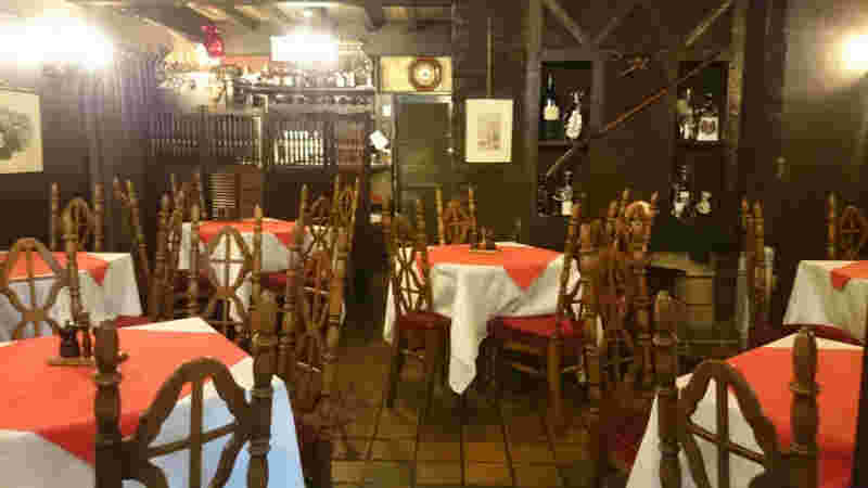 グリル・エスの店内