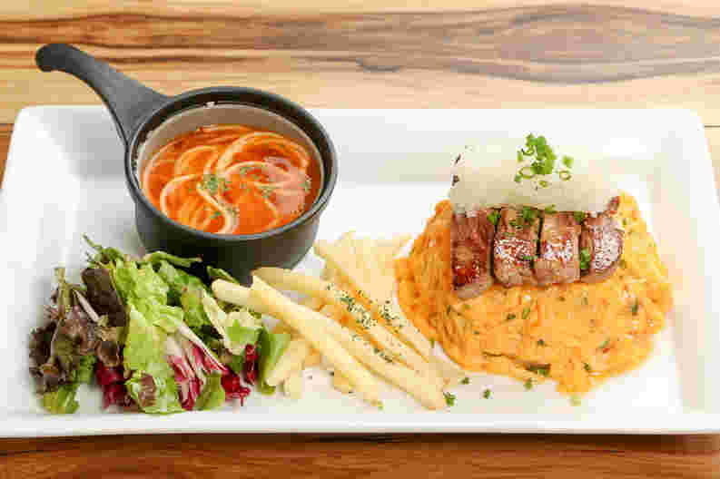 おろしステーキオムライス