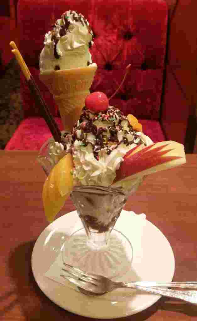 珈琲西武のチョコレートパフェ