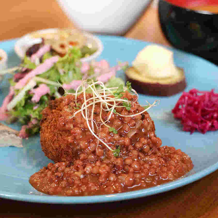 おやさい食堂カラコマのベジバーガー定食