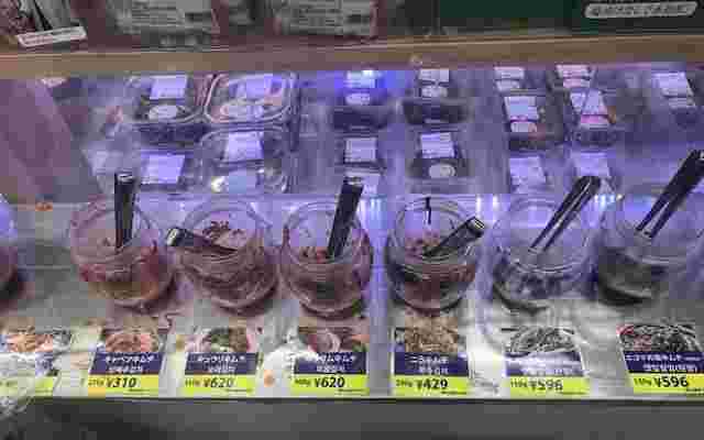 ソウル市場の豊富なキムチ試食コーナー