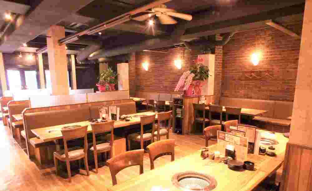 焼肉カーニバルの店内