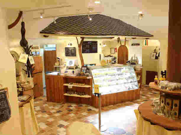 プリンの森店内