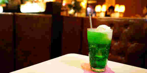 純喫茶のクリームソーダ