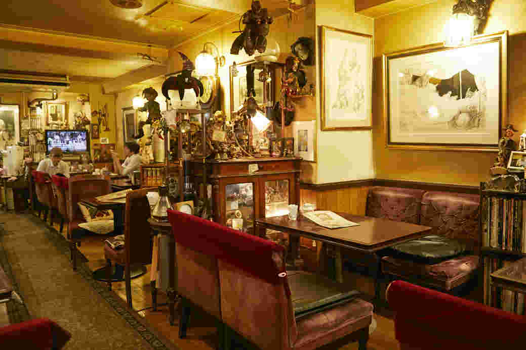 カフェアルルの店内