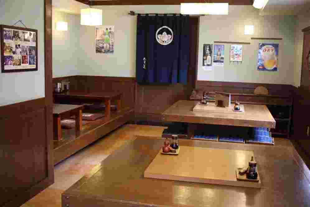 たち花の落ち着いた店内