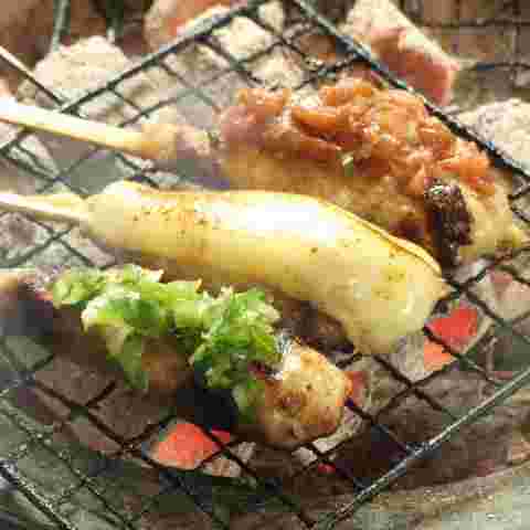 生つくねを焼くところ