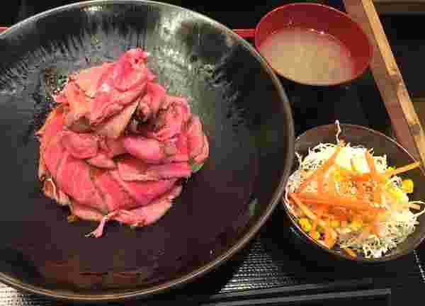 ランチのローストビーフ丼