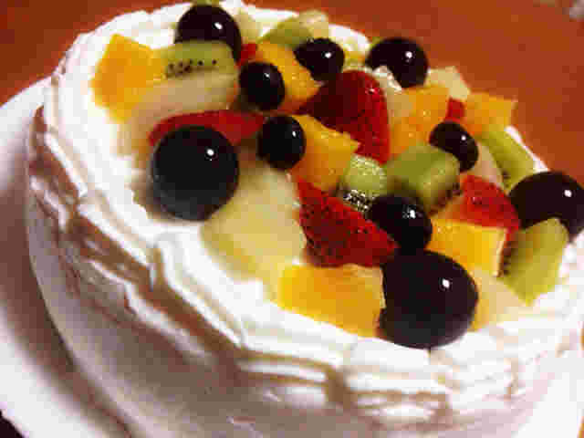フルーツをのせたショートケーキ