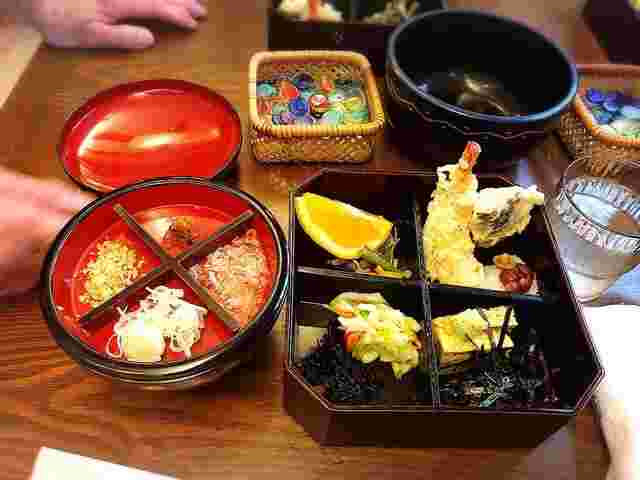 たくさんの薬味とおかず