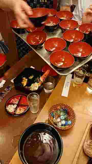 テンポ良く食べているわんこそば