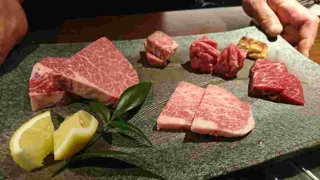 庭園のように盛られら肉