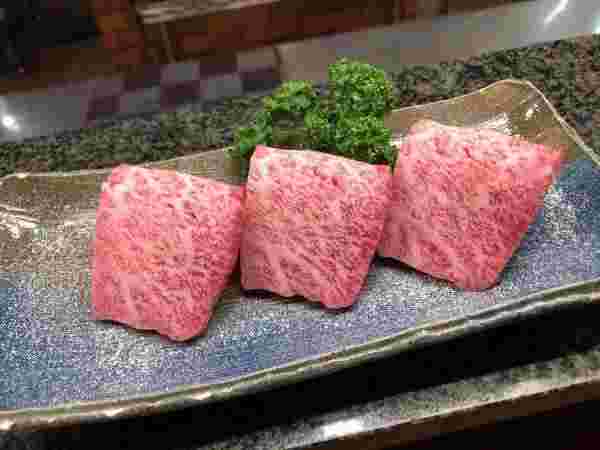 でかい三つの肉
