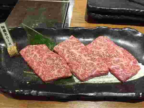 三枚のロース肉
