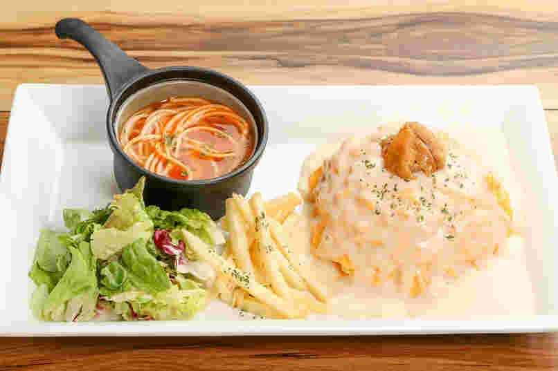 うにクリームオムライス