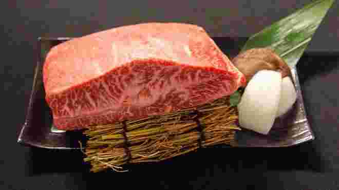牛肉の分厚いステーキの画像