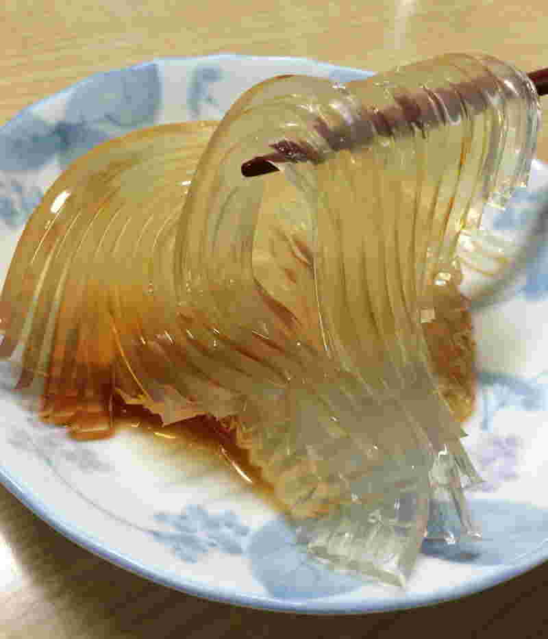 透明で弾力のあるところてん