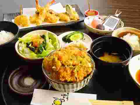 大変お得なランチの天ぷら定食