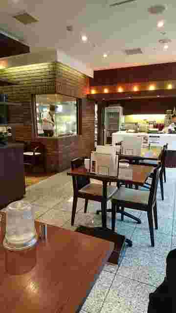 サッポロファクトリー店のきれいな店内