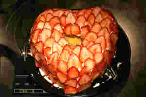 イチゴづくしのシフォンケーキ