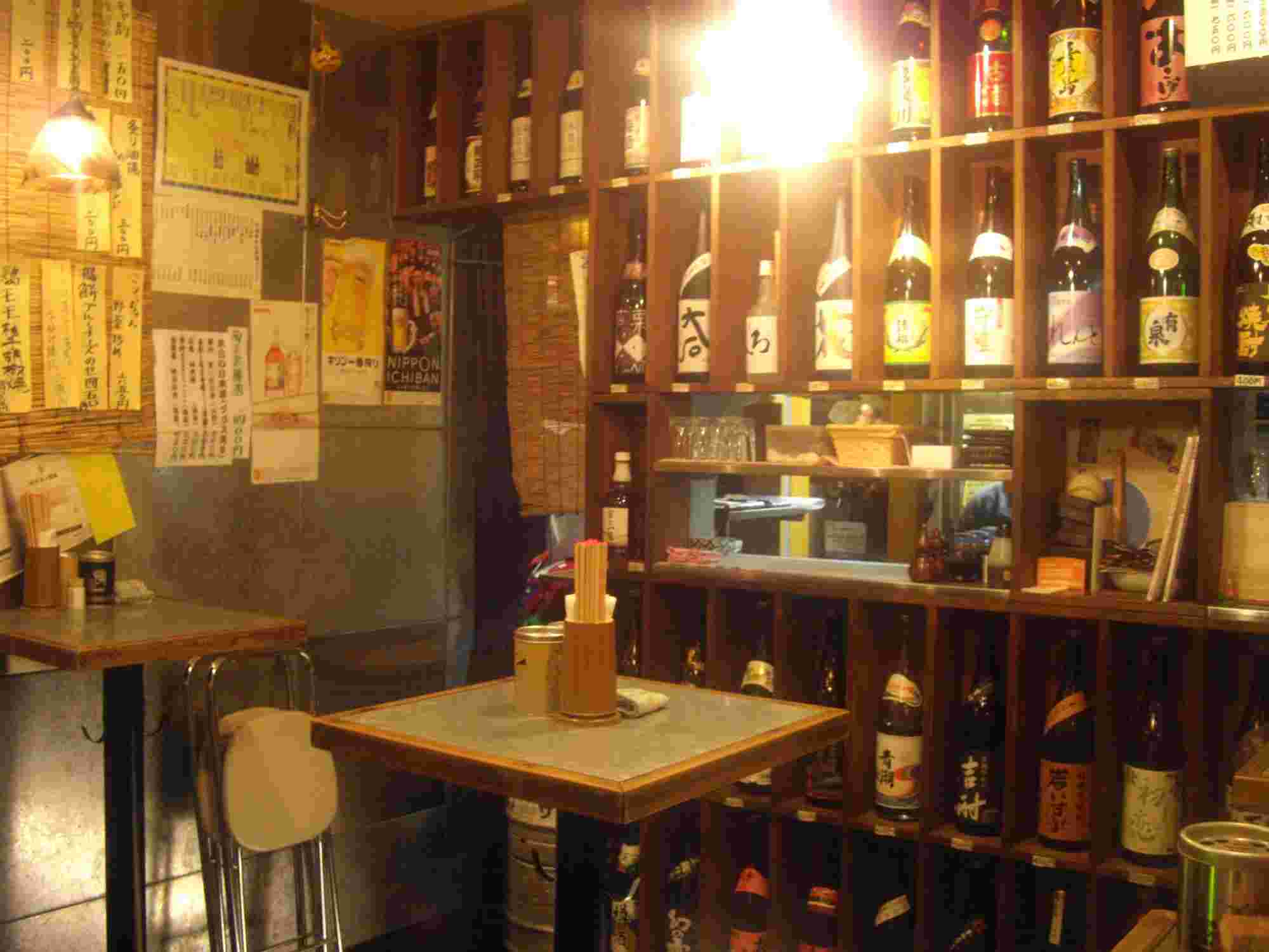 立ち飲み屋の店内