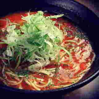 人気メニューのトマトラーメン