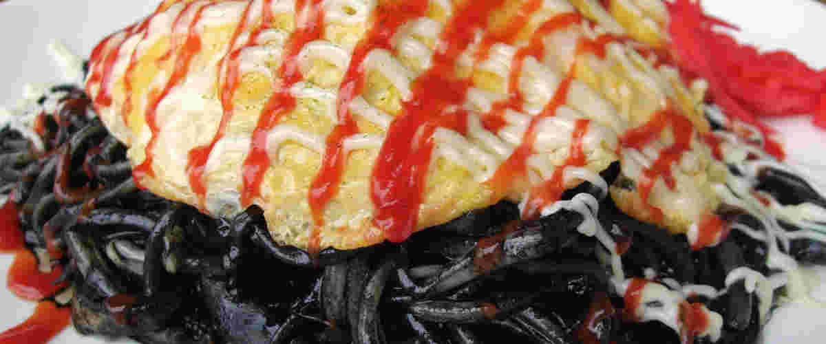 上越市のご当地グルメのブラック焼きそば