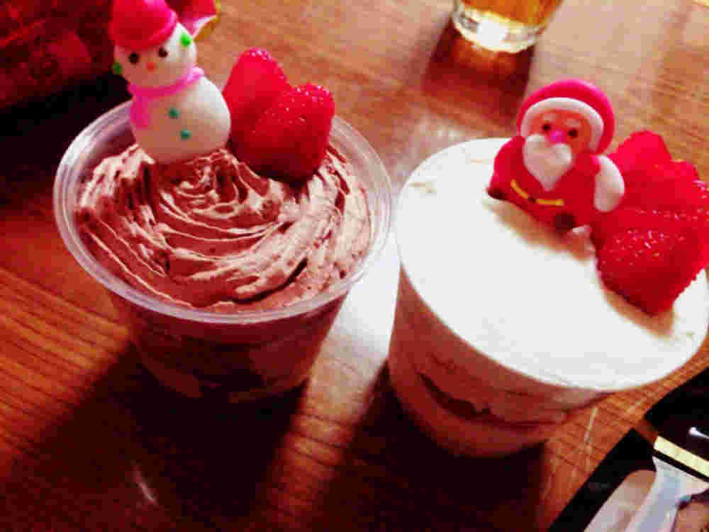クリスマスのカップインショートケーキ