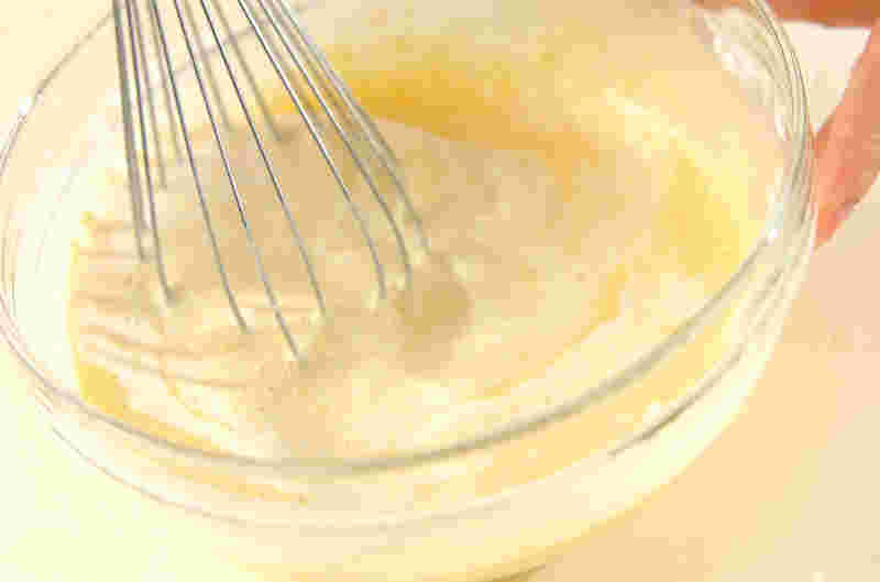 ホットケーキミックスを混ぜる