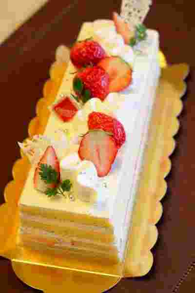 イチゴのスクエアショートケーキ