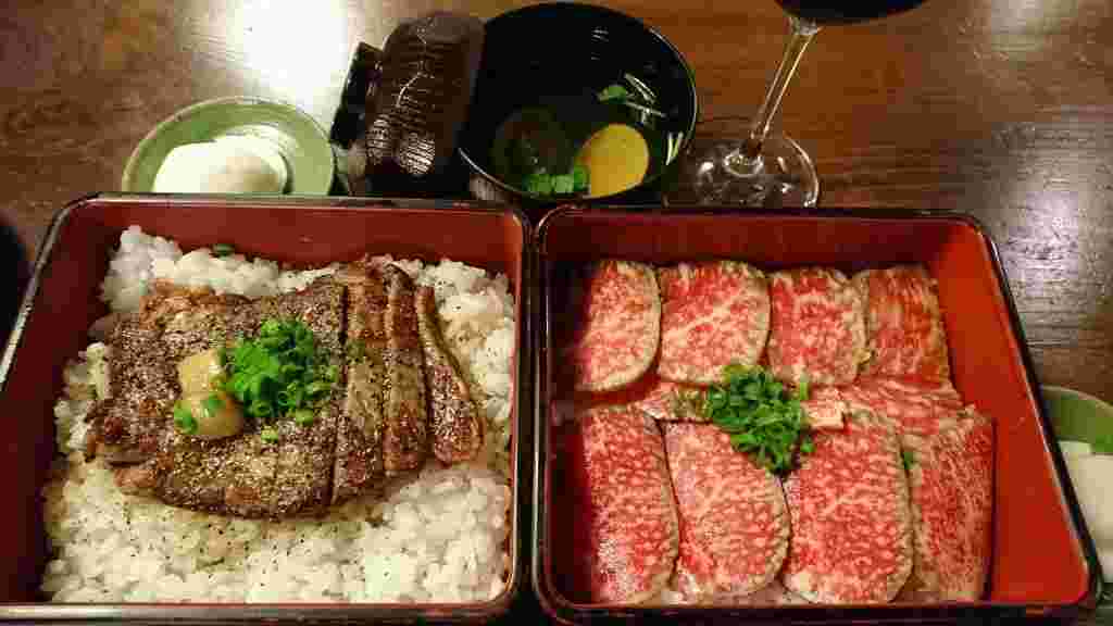 江戸庄のステーキ重とレア重