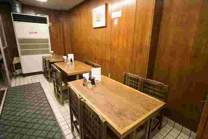 一芳亭本店店内