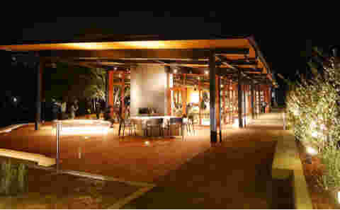 スタバ鴻ノ池運動公園店外観夜