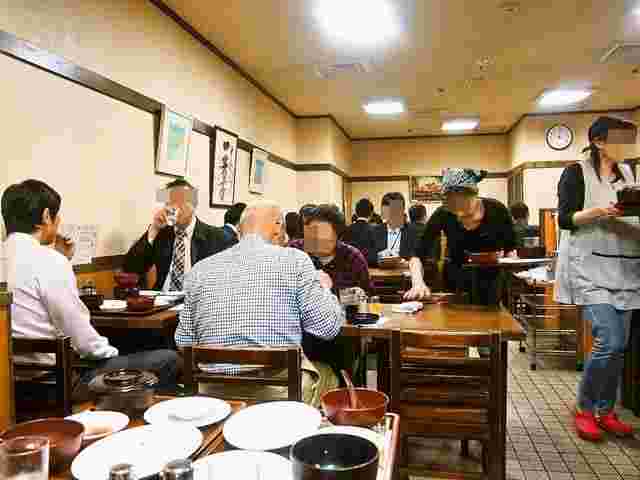 一芳亭船場店内の様子