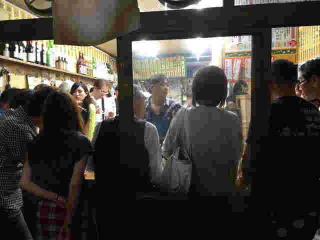 岡室酒店直売所の人だかり