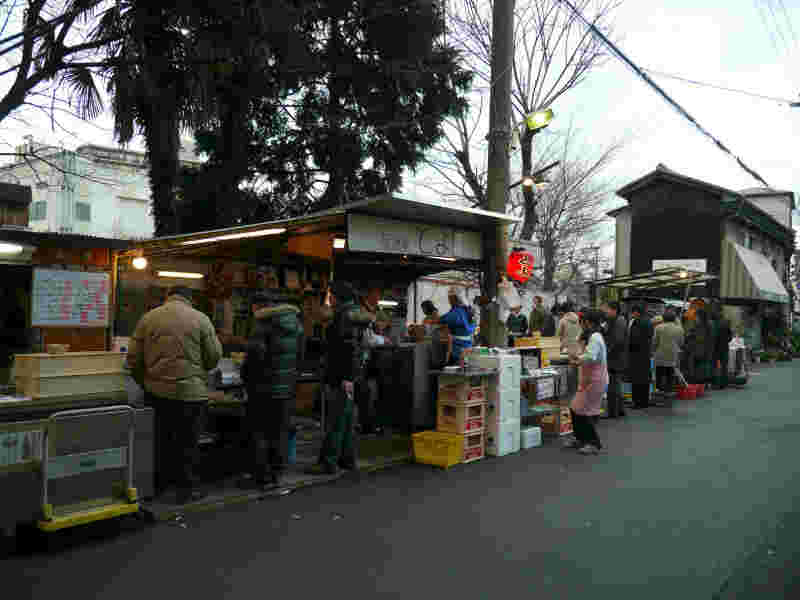 京橋の立ち飲みストリート