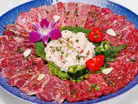 種類豊富なさんか亭の肉