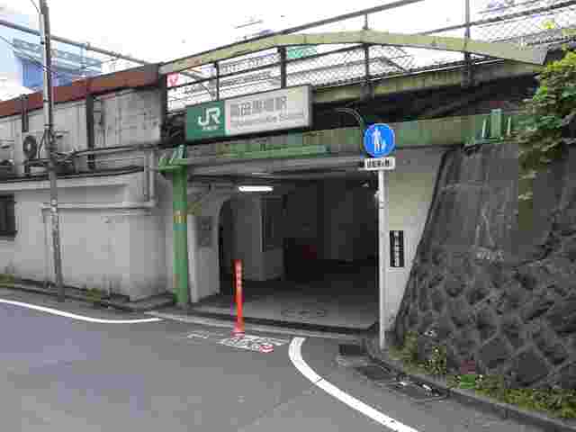 高田馬場駅戸山口西側